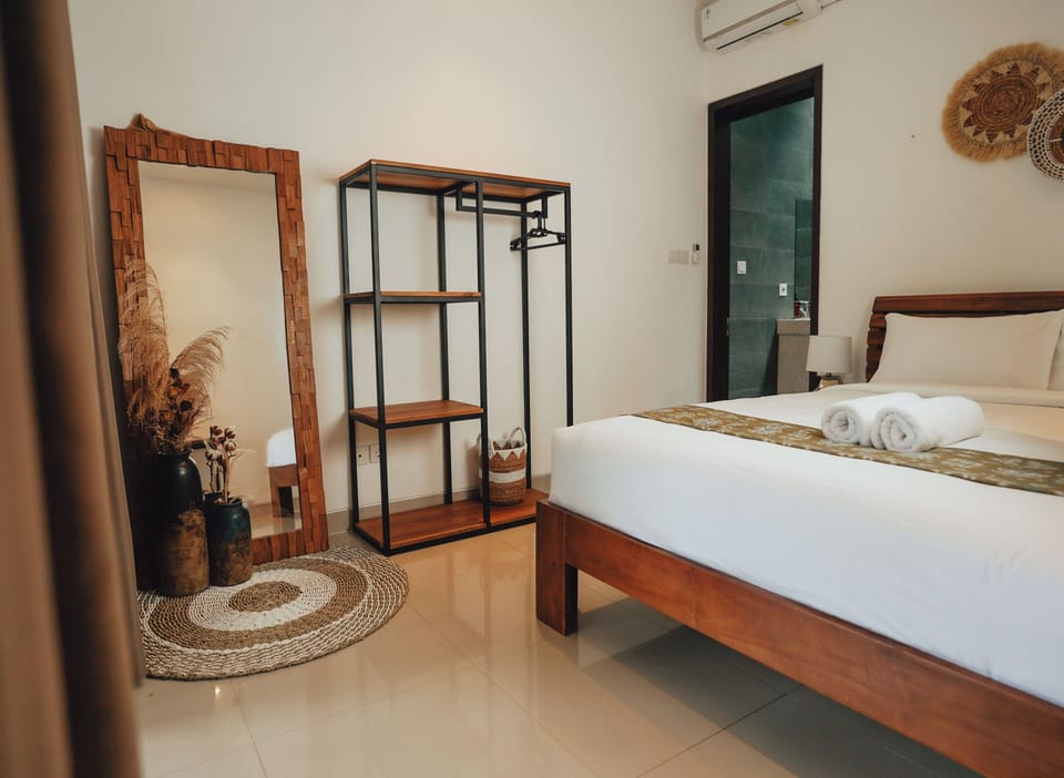 Villa, Pool View | Individually decorated, individually furnished, desk, blackout drapes