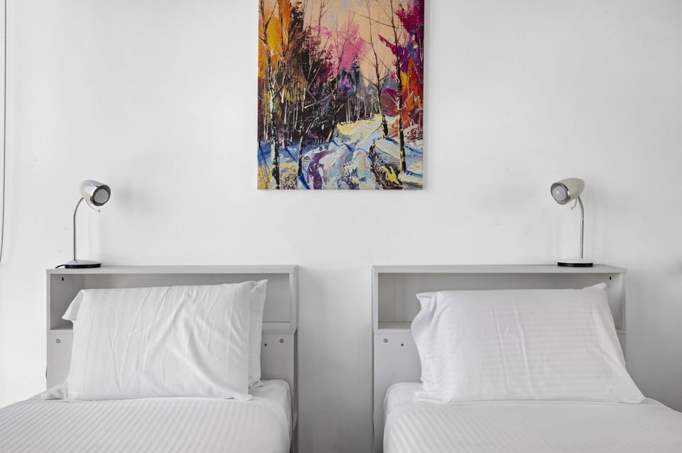 Apartment | 2 bedrooms, laptop workspace, bed sheets