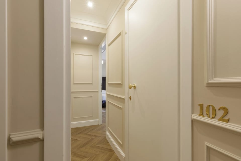 Junior Suite | Minibar, in-room safe, desk, soundproofing