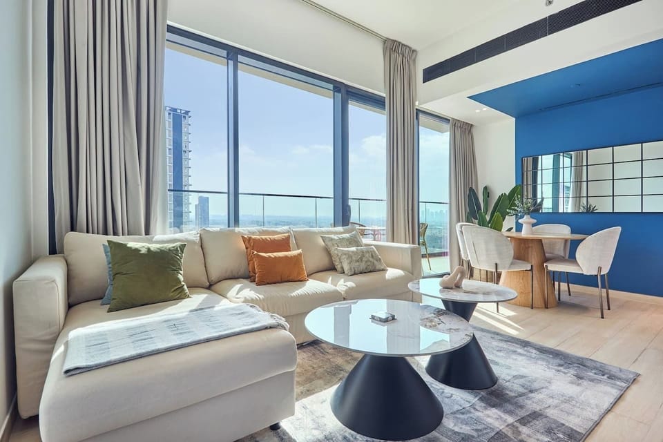 Open and Spacious Living Area