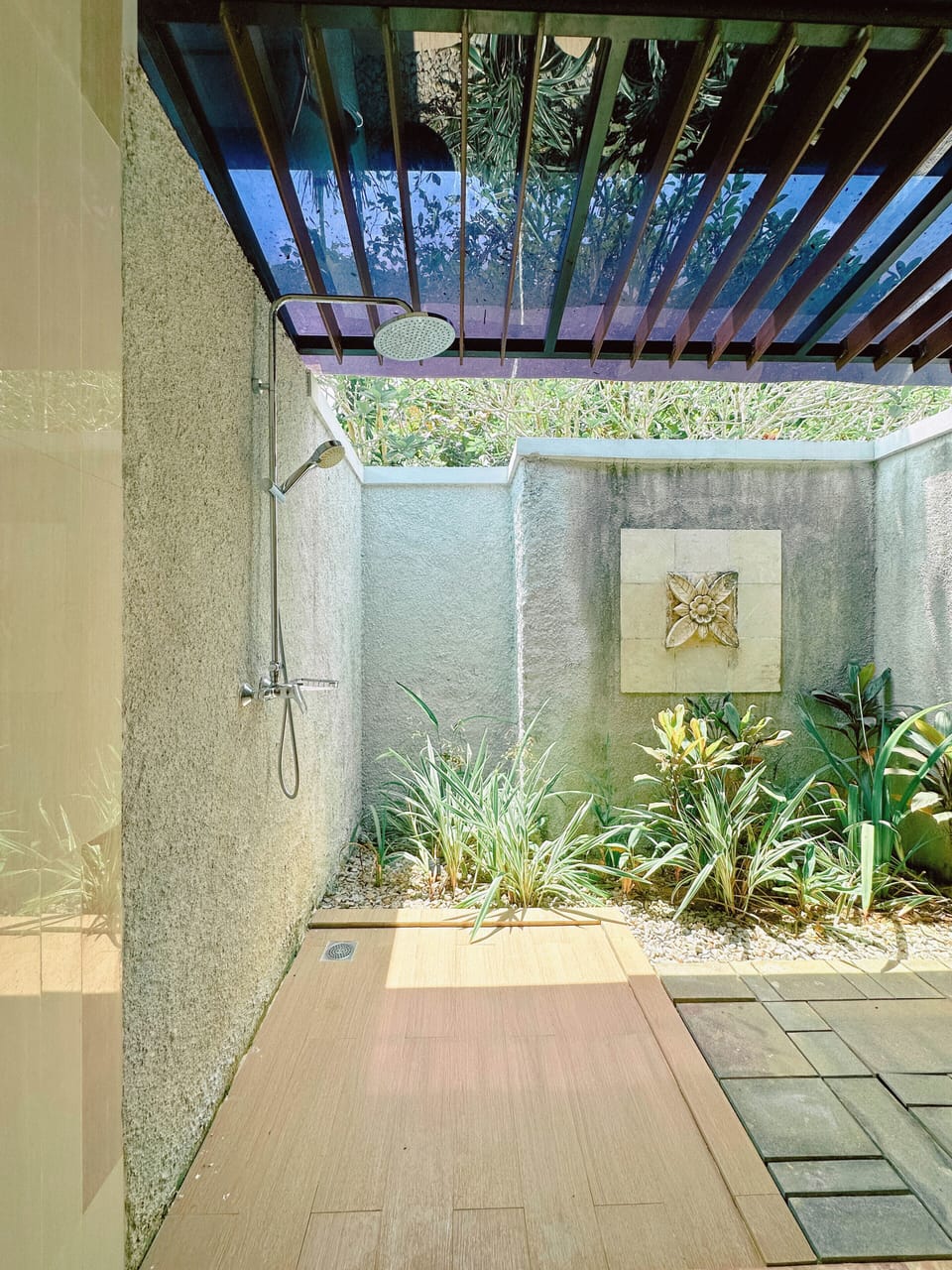 Classic Villa, Ocean View | Property grounds