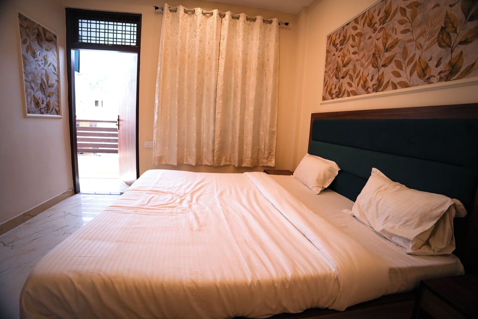Luxury Triple Room | Laptop workspace, free WiFi
