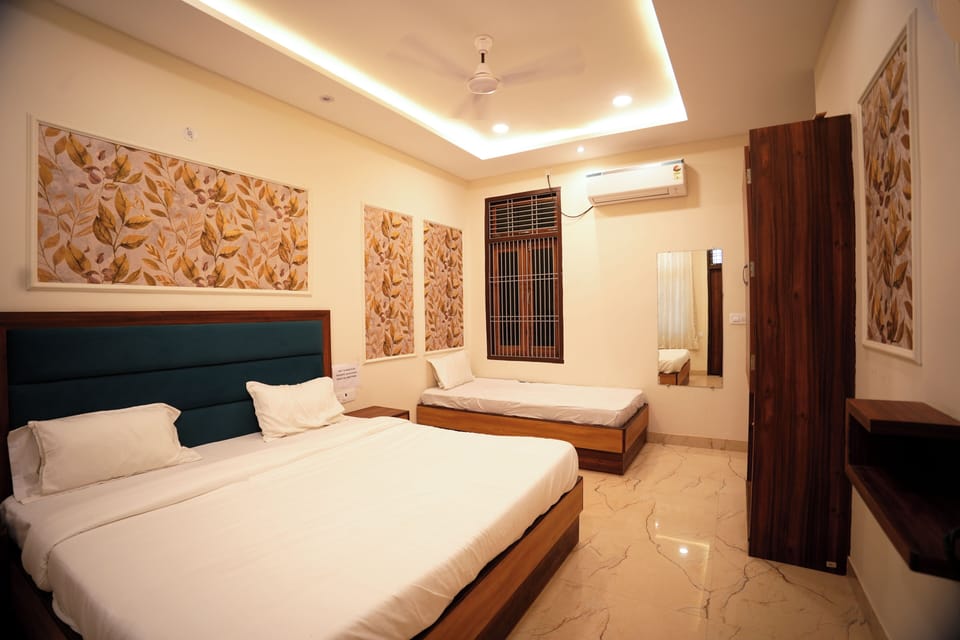 Luxury Triple Room | Laptop workspace, free WiFi