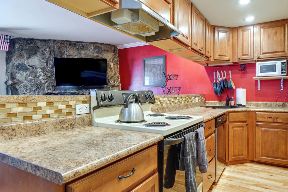 Kitchen | Single-Story Condo on 3rd Floor