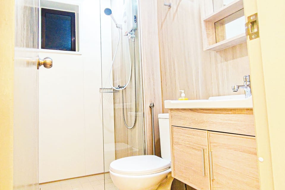 Deluxe Loft, Balcony, Mountain View | Bathroom | Slippers, towels, soap, shampoo