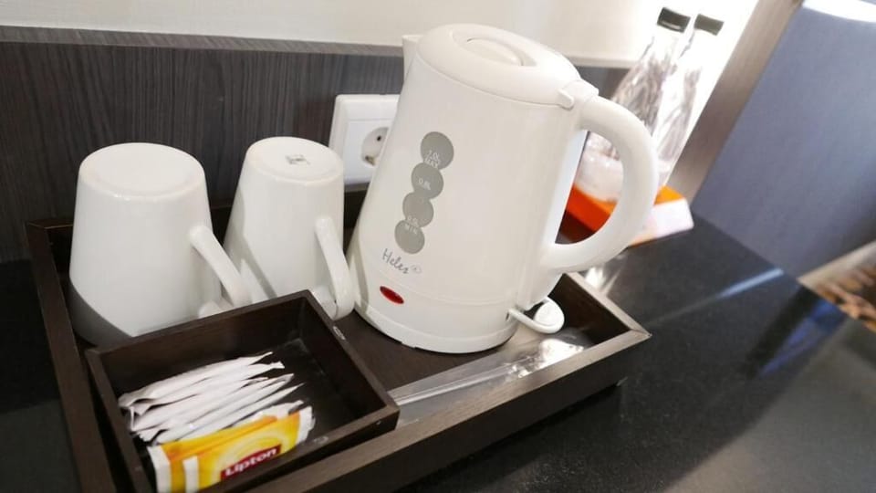Fridge, coffee/tea maker, electric kettle