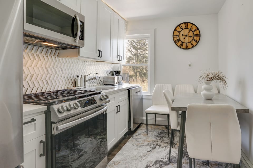 Kitchen | Dining Table