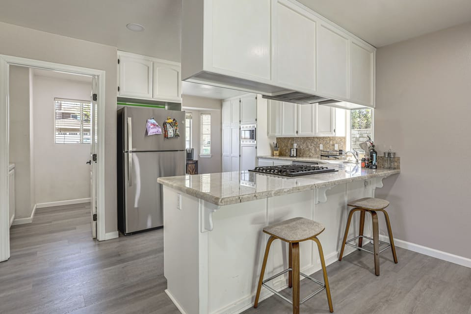 Breakfast Bar | Kitchen
