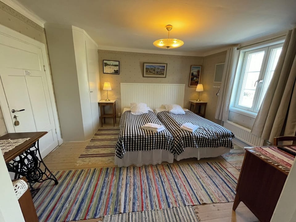 Double or Twin Room, Shared Bathroom | Individually decorated, individually furnished, desk, free WiFi