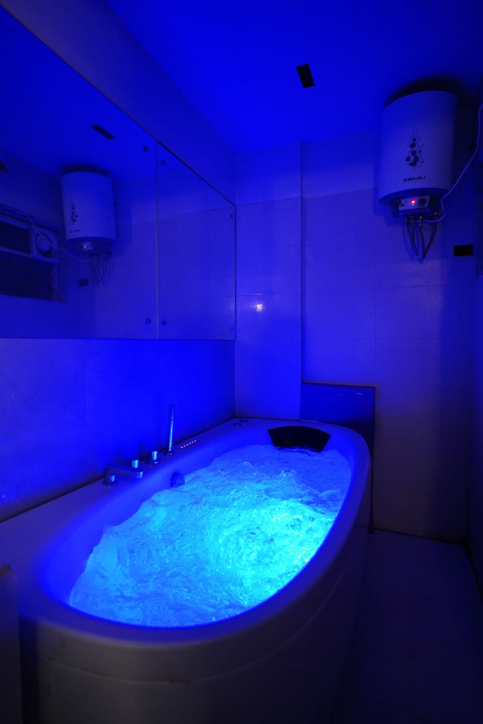 Deluxe Studio | Bathroom | Slippers, bidet, soap, shampoo