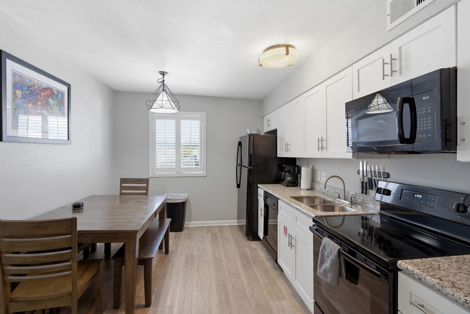 Kitchen area with an elegant look + dining area to bake and bite at the same time!