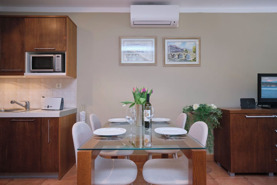 Classic Apartment, Balcony, Beach View | Private kitchen