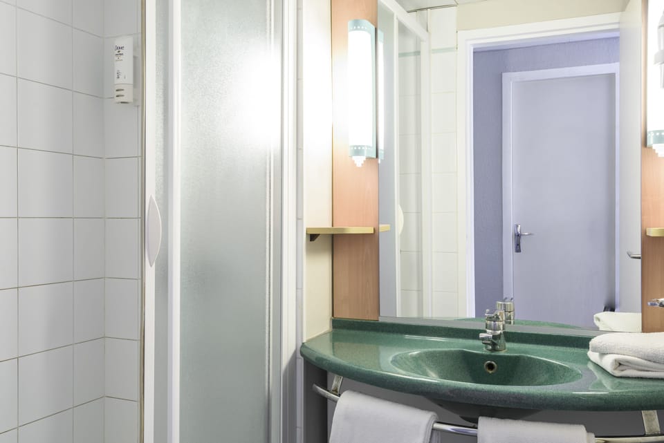 Shower, free toiletries, hair dryer, towels