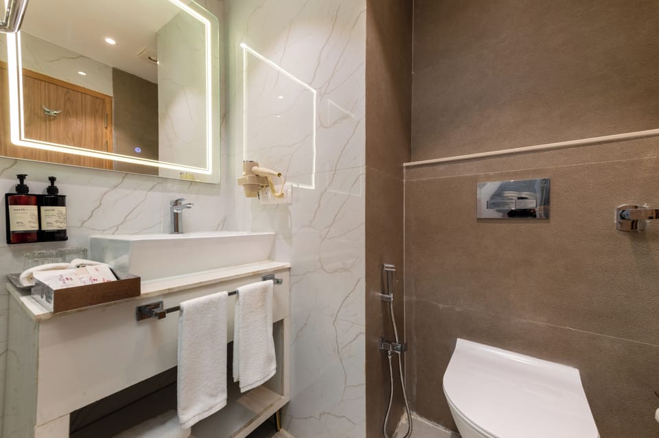 Shower, free toiletries, hair dryer, towels