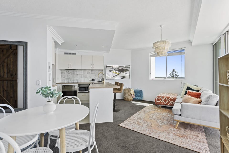 Apartment | Dining