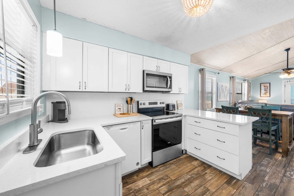 Condo, Multiple Beds, Balcony, Partial Ocean View (Lani Kai 230) | Private kitchen