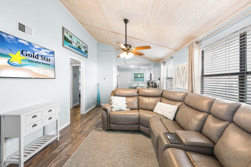 Condo, Multiple Beds, Balcony, Partial Ocean View (Lani Kai 230) | Living area