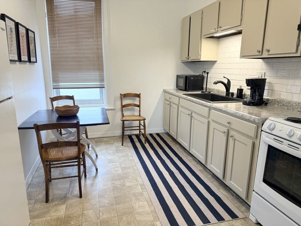 BayCity_Kitchen_Dining_Seats4
