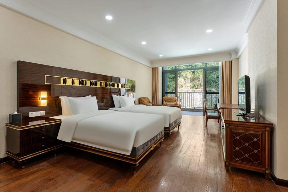 Deluxe 2-bed Room | Laptop workspace, WiFi (free), bed sheets
