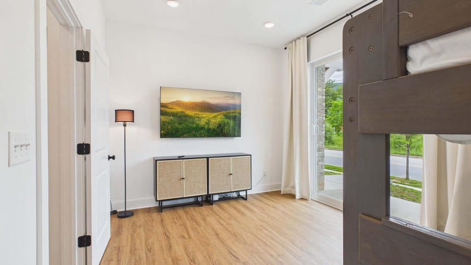 1st Floor: Queen-over-queen bunk bed and TV in 1st floor bedroom (sleeps 4)