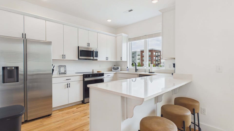 2nd Floor: Full kitchen with all the cooking essentials for your culinary needs