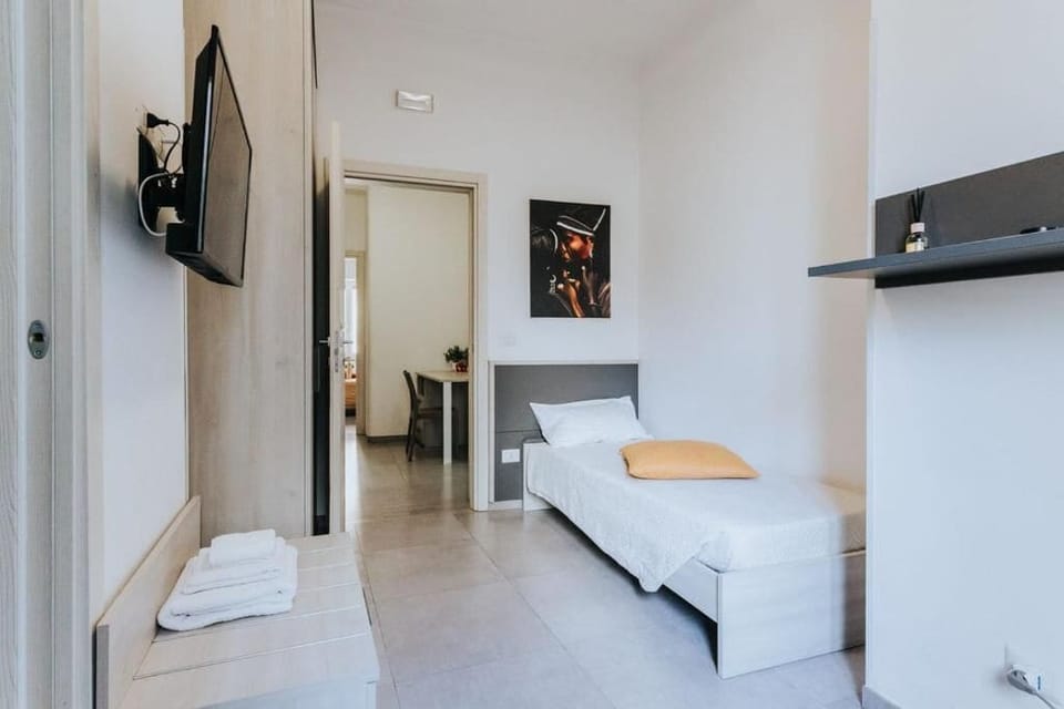 Comfort Single Room, Balcony | Desk, laptop workspace, cribs/infant beds, rollaway beds