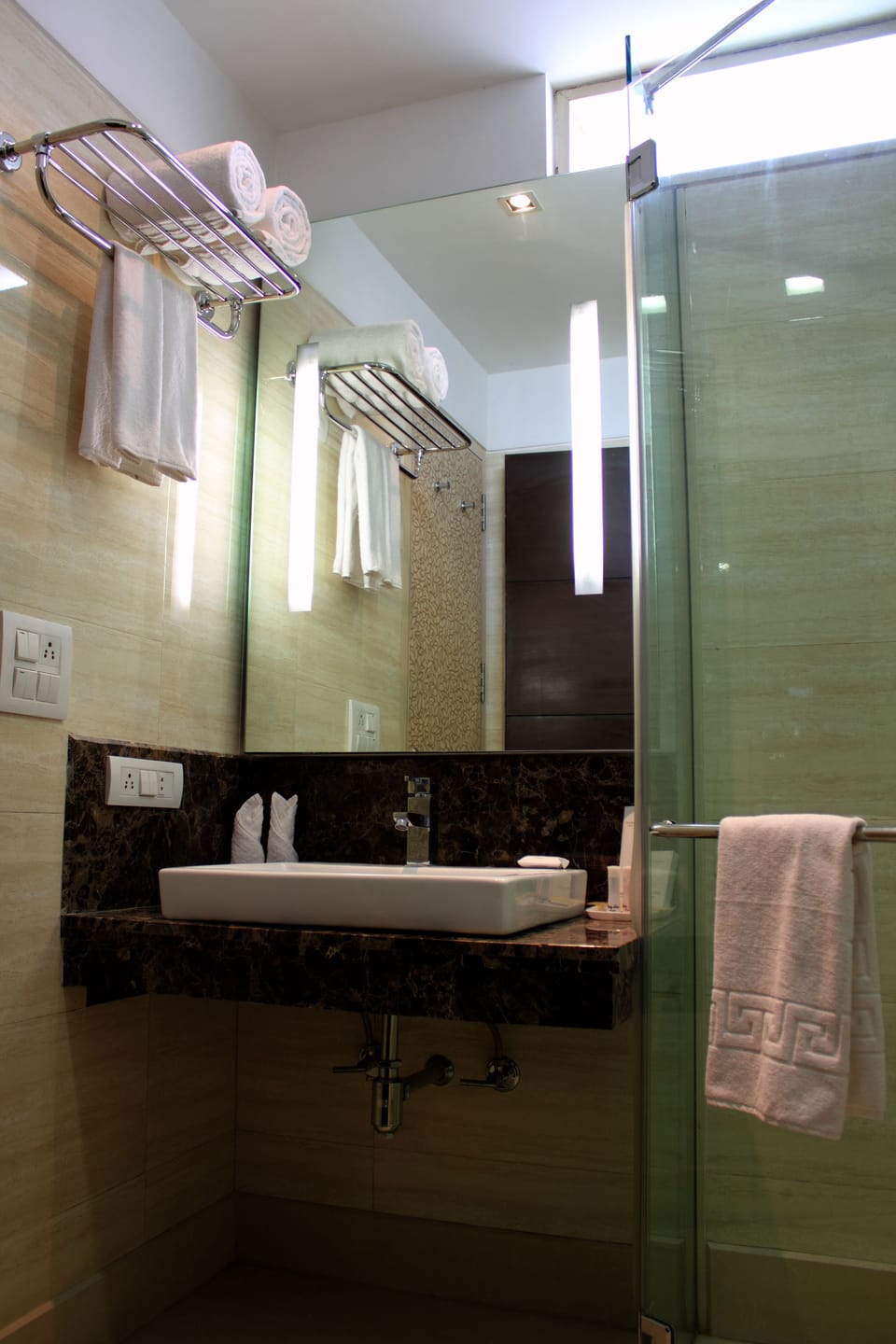 Shower, free toiletries, towels