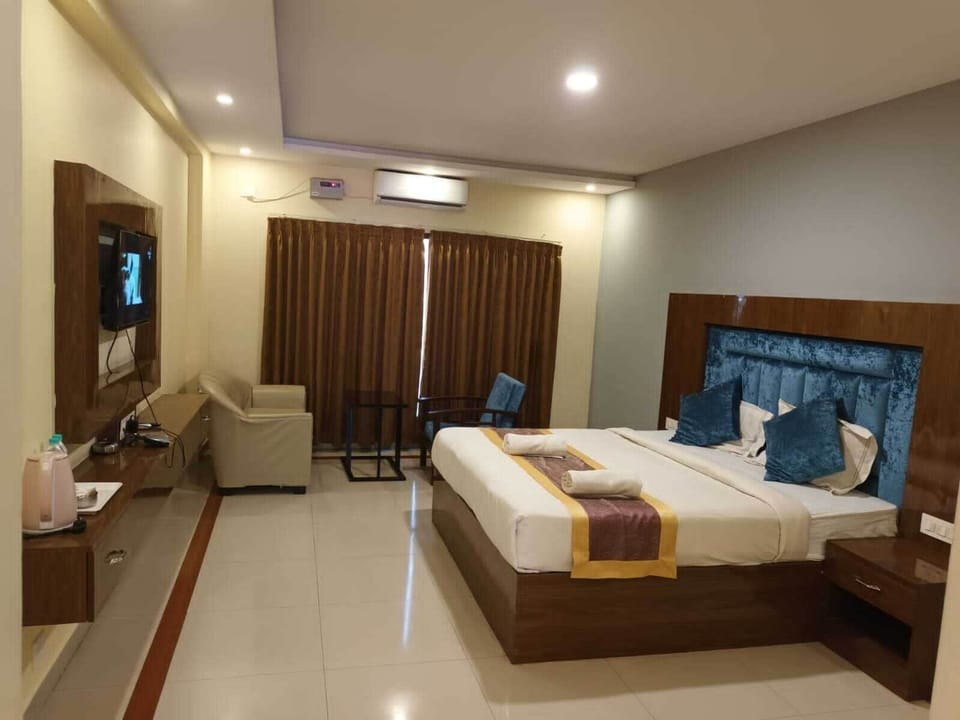 Blackout drapes, soundproofing, iron/ironing board, free WiFi
