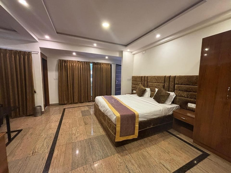 Family Suite, Pool View | Blackout drapes, soundproofing, iron/ironing board, free WiFi