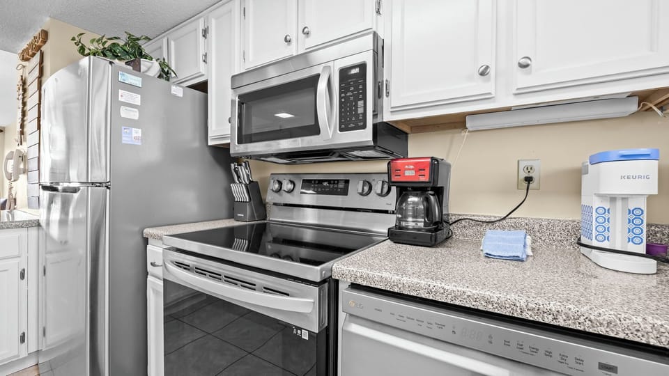 Driftwood Towers 4C - Fully equipped kitchen.