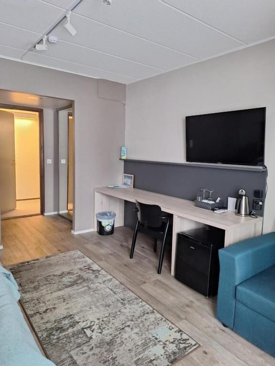 Superior Twin Room, Patio, Lake View | Living area | TV