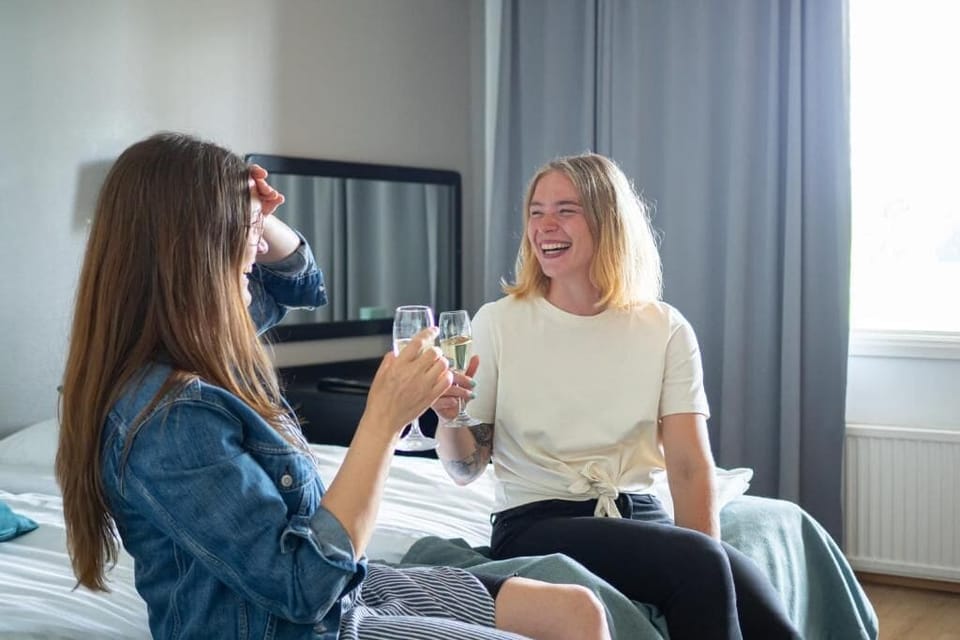 Standard Twin Room, Lake View | Iron/ironing board, wheelchair access