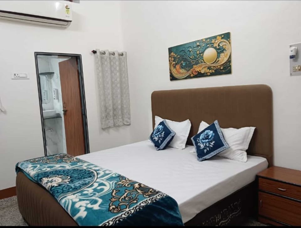 Deluxe Room | Rollaway beds, free WiFi, bed sheets