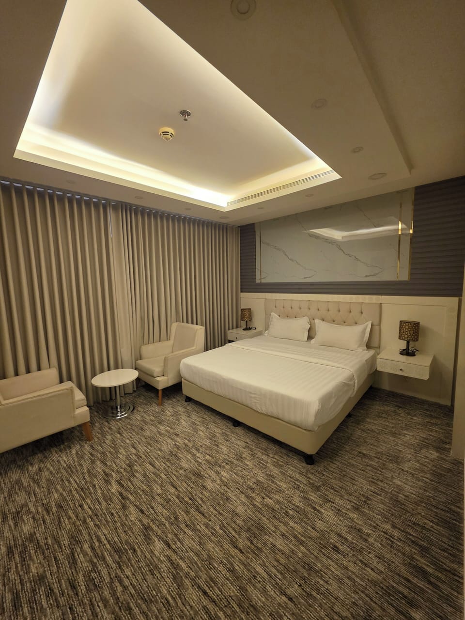 Suite | Minibar, individually decorated, individually furnished, desk