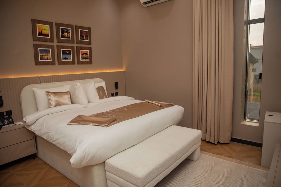 Classic Room, City View | Desk, laptop workspace, free WiFi