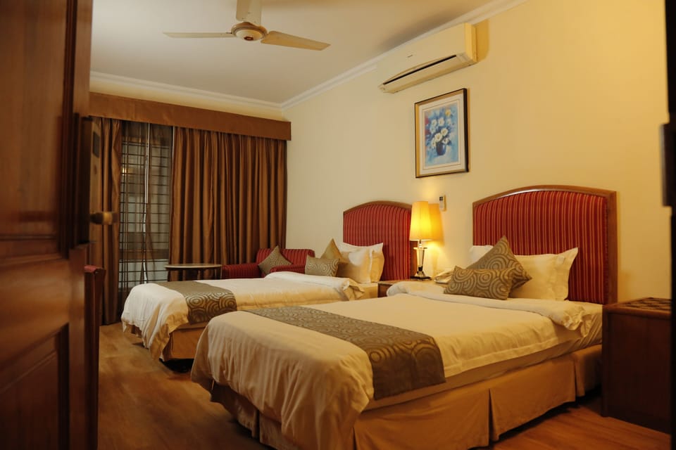 20 bedrooms, premium bedding, minibar, in-room safe