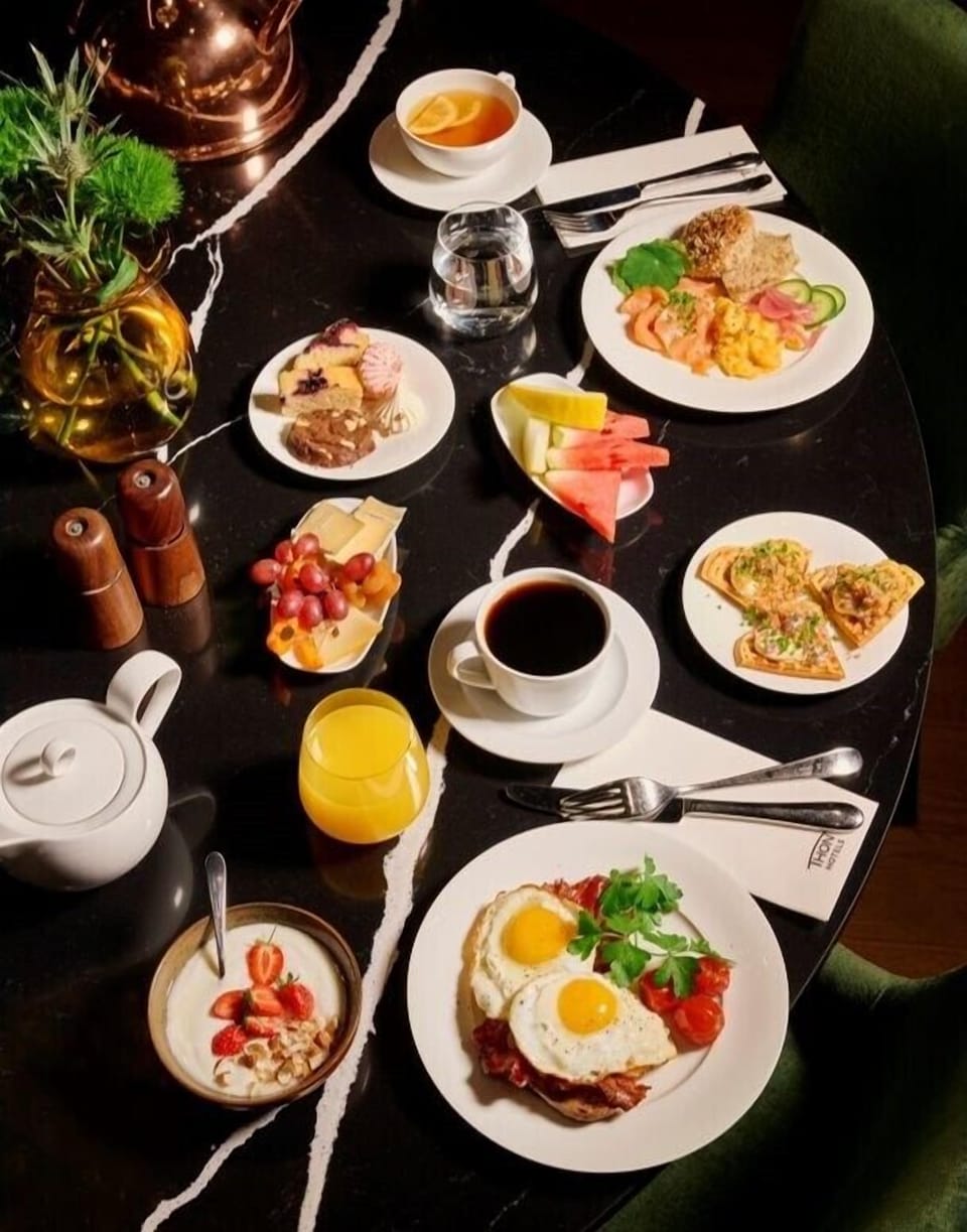 Free daily buffet breakfast