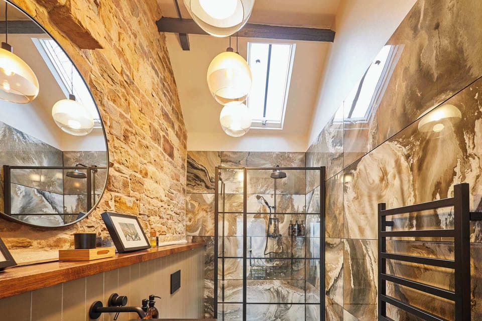 Kingbridge Forge, Brampton - Host & Stay