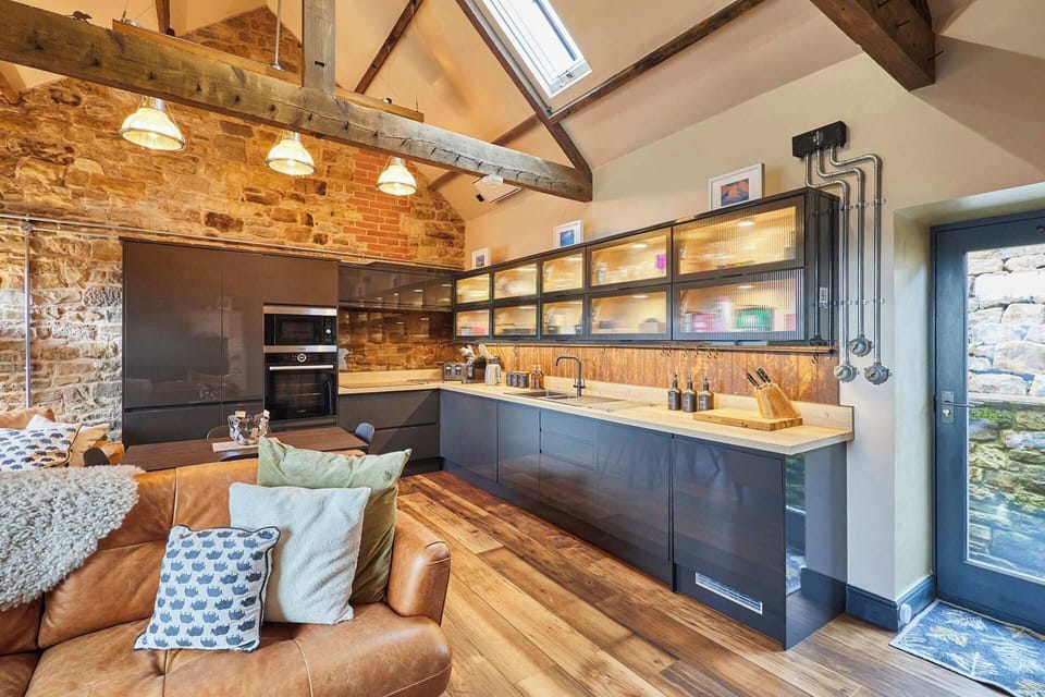 Kingbridge Forge, Brampton - Host & Stay