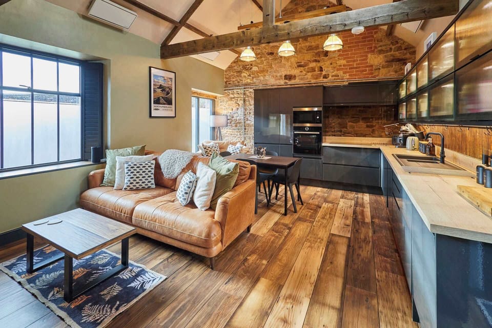 Kingbridge Forge, Brampton - Host & Stay