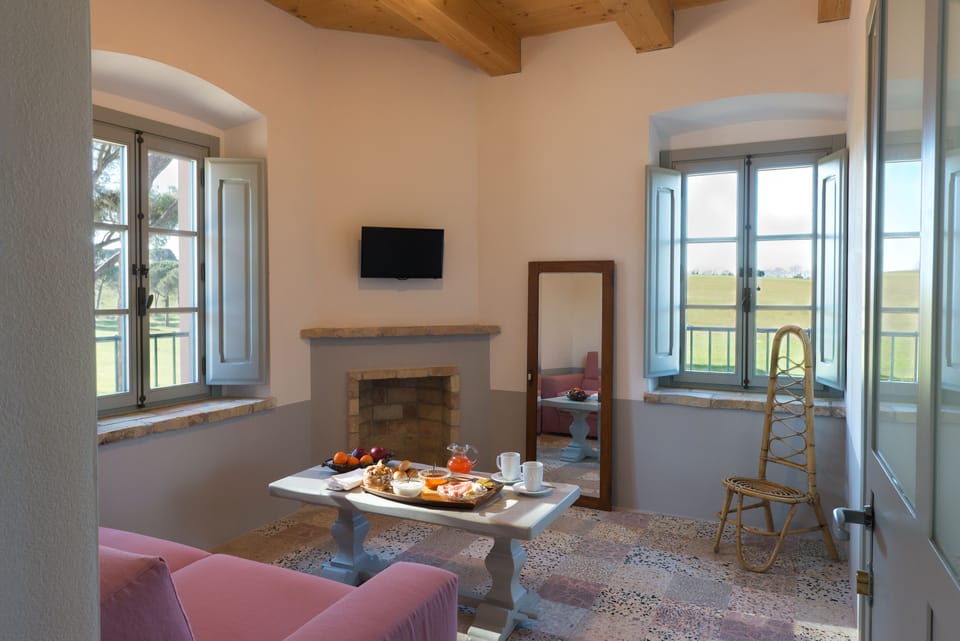 Suite | Living area | TV