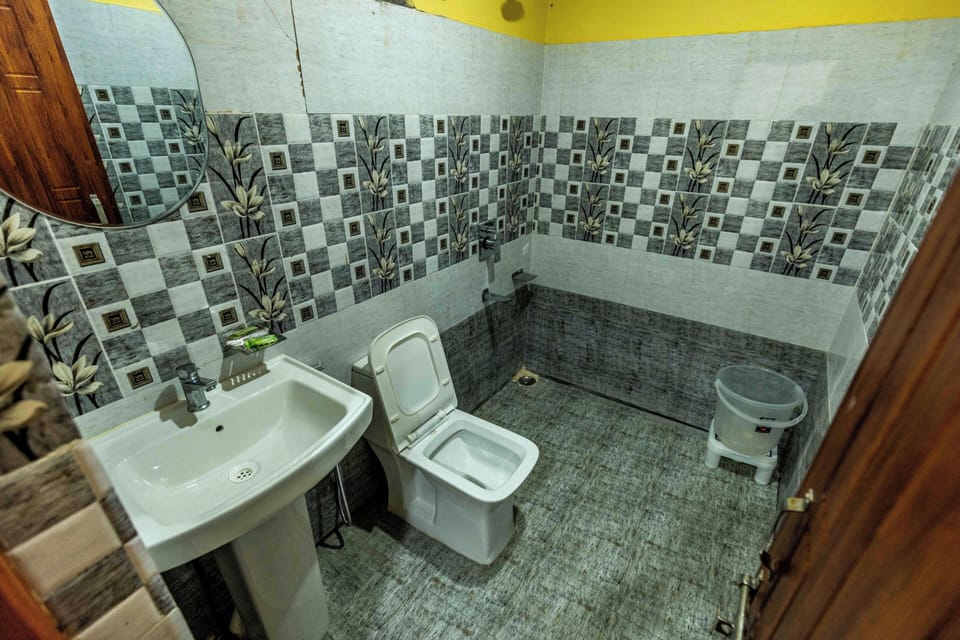 Quadruple Room | Bathroom