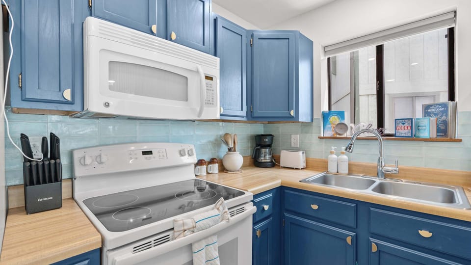 The open kitchen is well equipped for an unforgettable getaway​