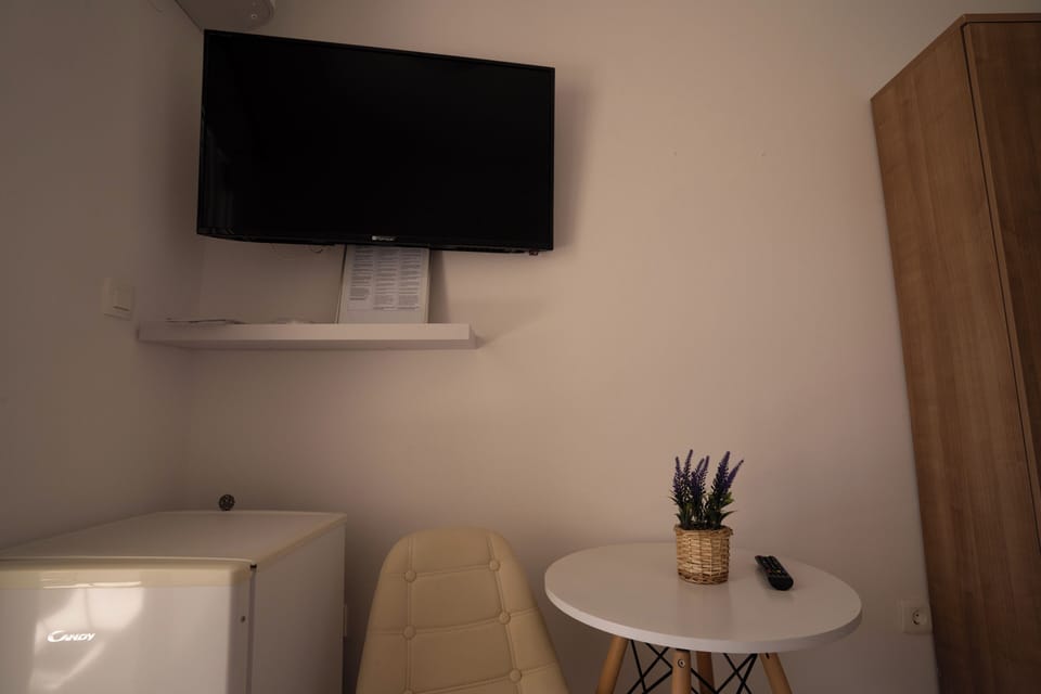 Double Room, 1 Double Bed, Garden View | Premium bedding, in-room safe, blackout drapes, soundproofing