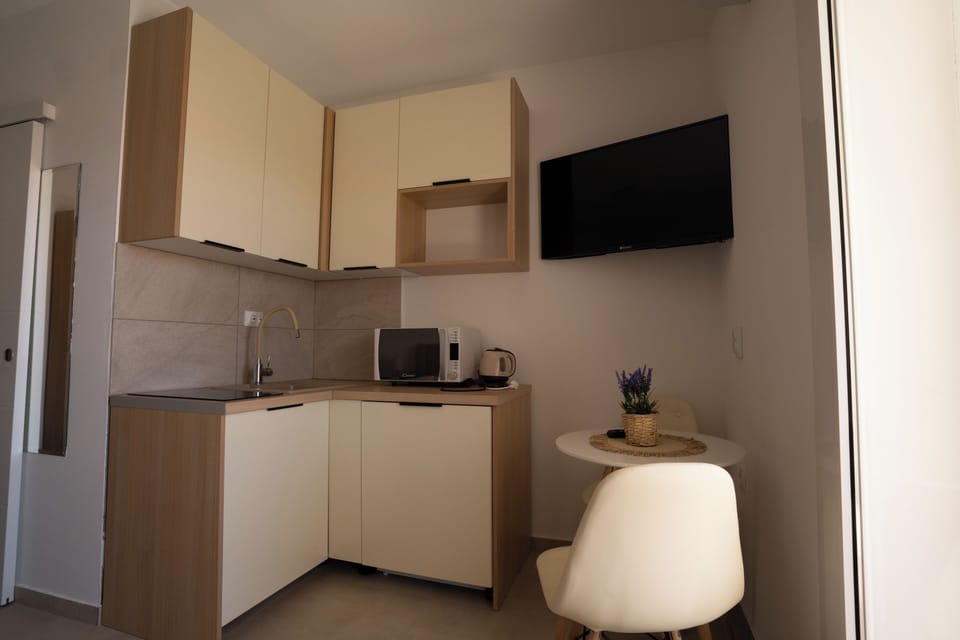 Studio, Garden View | Premium bedding, in-room safe, blackout drapes, soundproofing