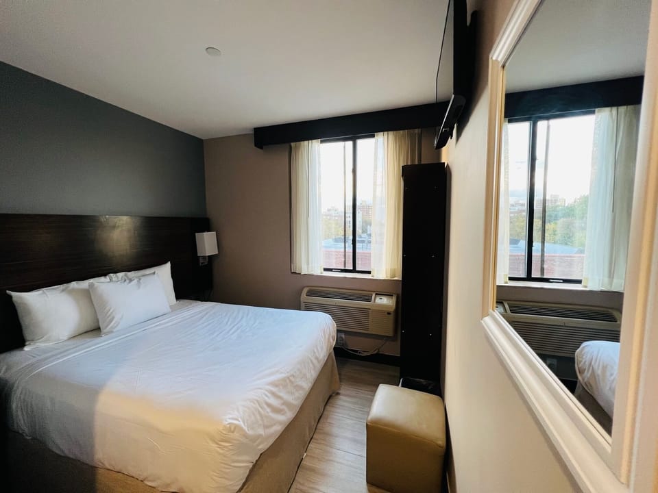 Soundproofing, high-speed internet, alarm clocks, bed sheets