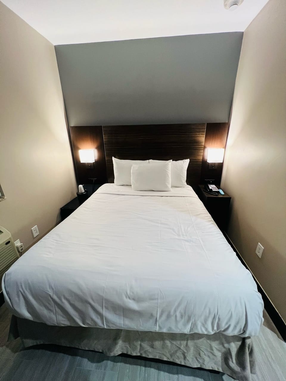 Standard Room, 1 Queen Bed, Accessible | Soundproofing, high-speed internet, alarm clocks, bed sheets