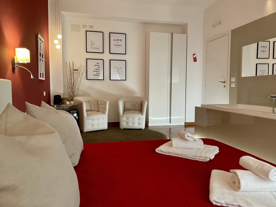 Luxury Suite, Jetted Tub | Premium bedding, minibar, in-room safe, desk