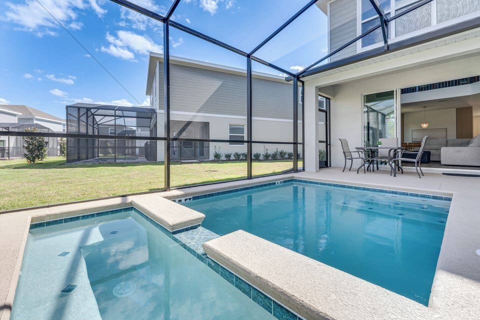 House (5 Bedrooms) | Front of property