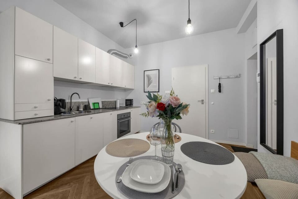 Cozy Studio Perfect for Couple Just Next to COS Torwar | Book Now with RENTUJEMY